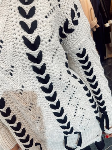 Brit Detaylı Ajurlu Triko Kazak