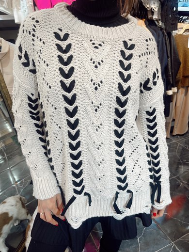 Brit Detaylı Ajurlu Triko Kazak