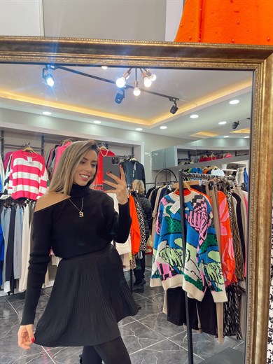 Çıkabilen Yaka Detaylı Düşük Omuz Siyah Triko