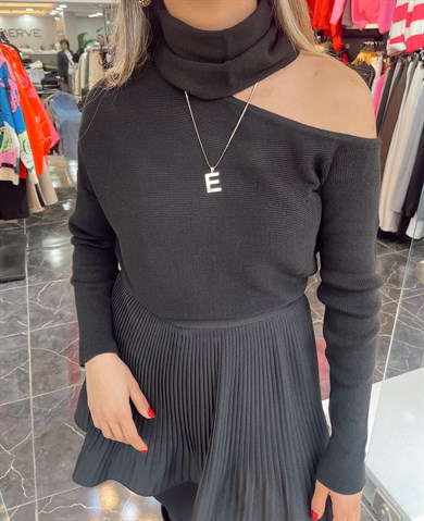 Çıkabilen Yaka Detaylı Düşük Omuz Siyah Triko