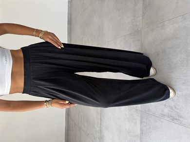 Comfort Siyah Pileli Bol Paça Pantolon