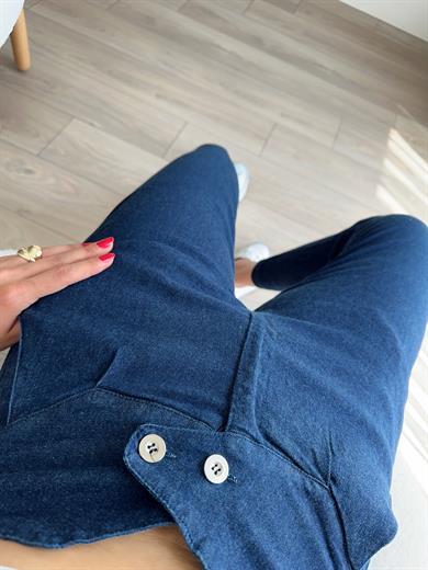 Düğme Detaylı Koyu Mavi Kot