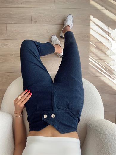 Düğme Detaylı Koyu Mavi Kot