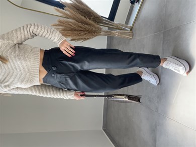 Düğme Detaylı Yüksek Bel Siyah Deri Pantolon