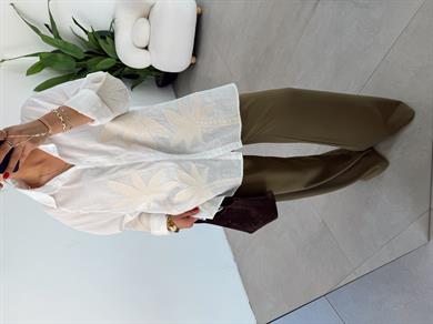 Ekru Bej Nakış İşlemeli Gömlek