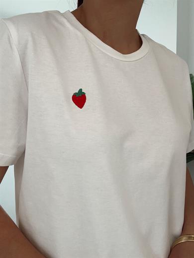 Ekru Çilek Nakışlı Tişört