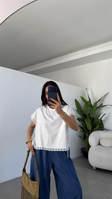 Ekru Dantel Detaylı Pamuklu Tshirt