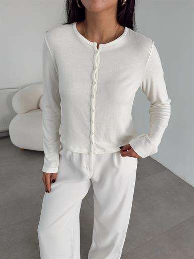 Ekru Düğme Detaylı Hırka