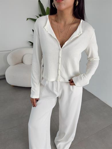 Ekru Düğme Detaylı Hırka