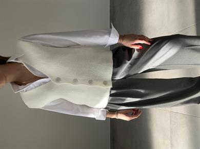 Ekru Düğmeli Triko Yelek