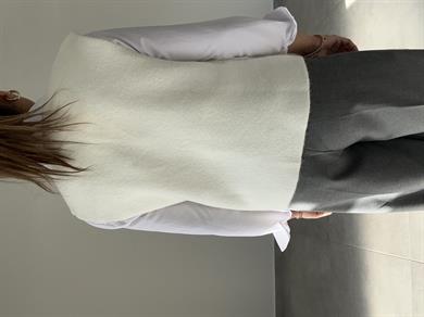 Ekru Düğmeli Triko Yelek