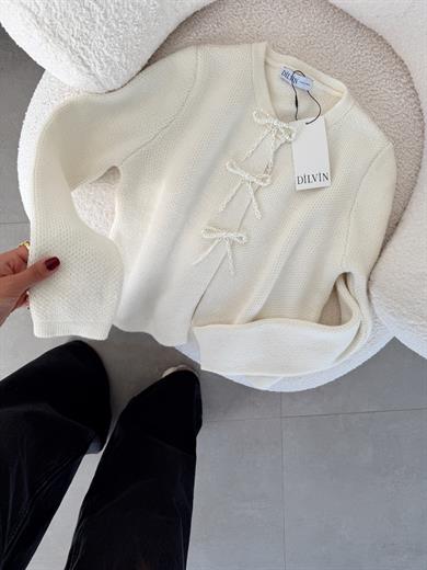 Ekru İncili Fiyonk Aksesuarlı Hırka