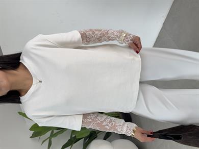 Ekru Kolları Dantel Detaylı T-Shirt