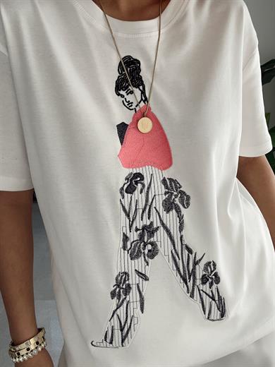 Ekru Pembe Kadın Nakış Detaylı Tshirt
