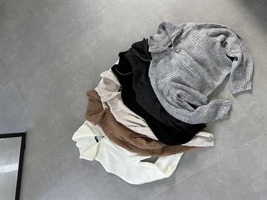 Ekru Polo Yaka Fermuarlı Triko Kazak