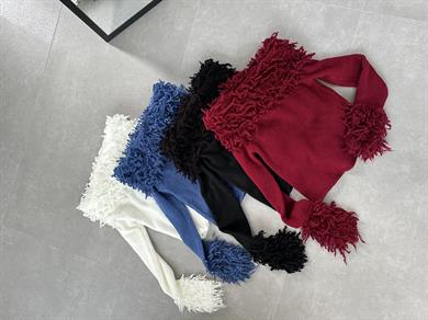 Ekru Püsküllü Madonna Yaka Triko Kazak