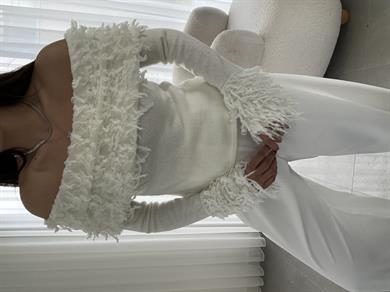 Ekru Püsküllü Madonna Yaka Triko Kazak