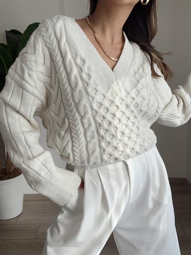 Ekru Saç Örgü Detaylı V Yaka Kazak