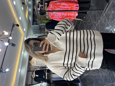 Ekru-Siyah  Çizgili Fermuarlı Triko Kazak