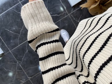 Ekru-Siyah  Çizgili Fermuarlı Triko Kazak