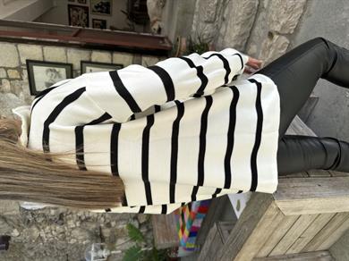 Ekru-Siyah Dik Yaka Fermuarlı Çizgili Triko Kazak