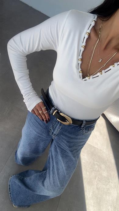 Ekru Yakadan Boncuklu Bluz