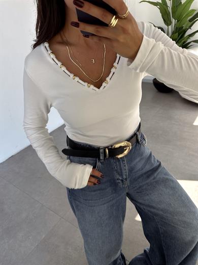 Ekru Yakadan Boncuklu Bluz