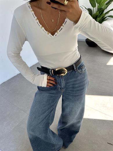 Ekru Yakadan Boncuklu Bluz