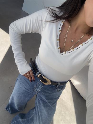 Ekru Yakadan Boncuklu Bluz