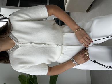 Ekru Yakası Taş Detaylı Triko Hırka