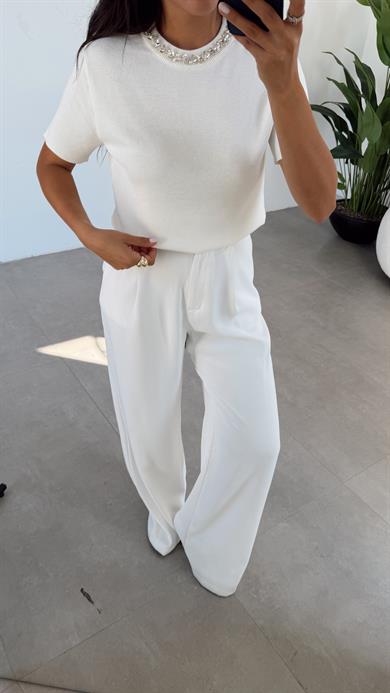 Ekru Yakası Taşlı Kısa Kol Kazak