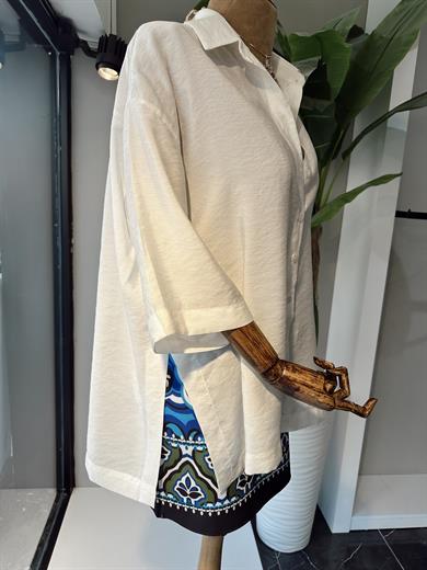 Ekru Yanı Yırtmaçlı Oversize Gömlek