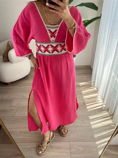 Fuşya Nakışlı V Yaka Elbise
