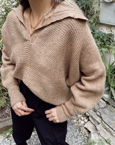 Geniş Yaka Camel Triko Kazak