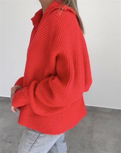 Geniş Yaka Kırmızı Triko Kazak