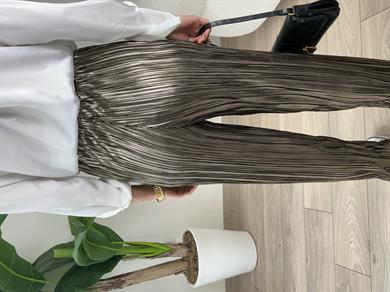 Gold Detaylı Parlak Pantolon