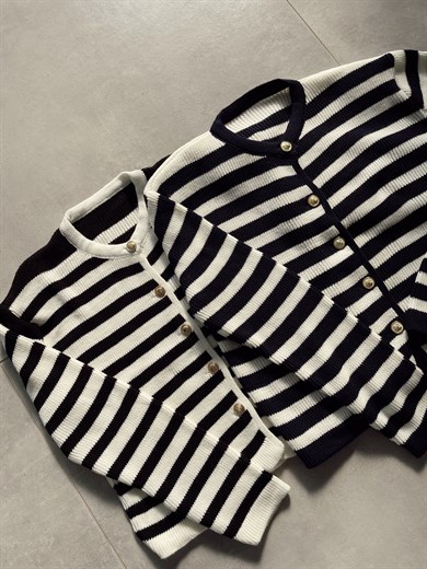 Gold Düğmeli Siyah  Çizgli Hırka