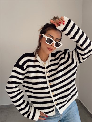 Gold Düğmeli Siyah  Çizgli Hırka