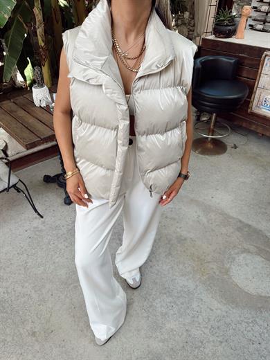 Gold Yan Cep Detaylı Parlak Yelek