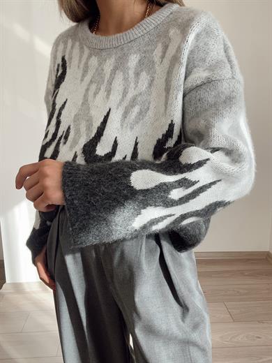 Gri Desenli Triko Kazak