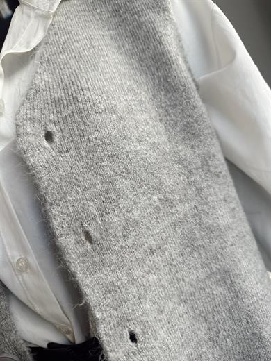Gri Düğmeli Triko Yelek