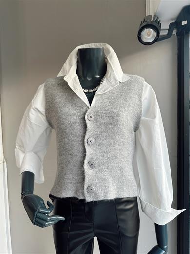 Gri Düğmeli Triko Yelek