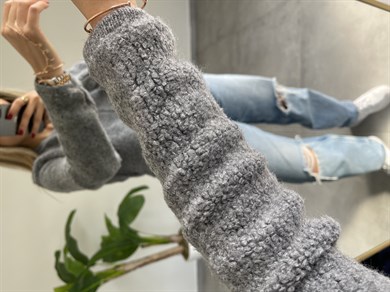 Gri  Gold Düğmeli Peluş Hırka