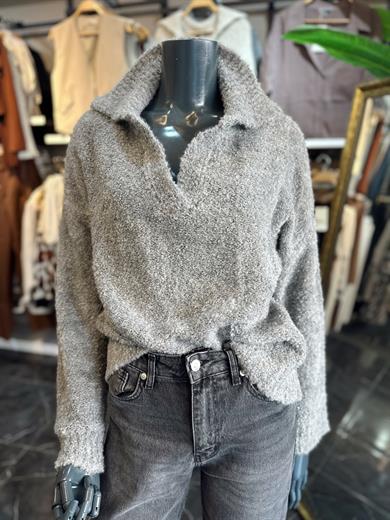 Gri Yakalı Triko Kazak