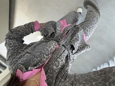 Gri Leopar Desen Gabardin Kuşaklı Ceket