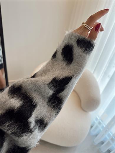 Gri Leopar Desenli Dik Yaka Kazak