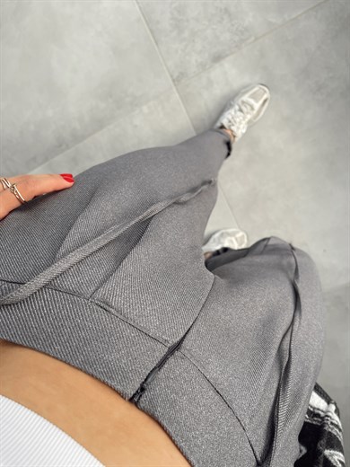 Gri Önü Fermuarlı Havuç Pantolon