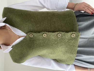 Haki Düğmeli Triko Yelek