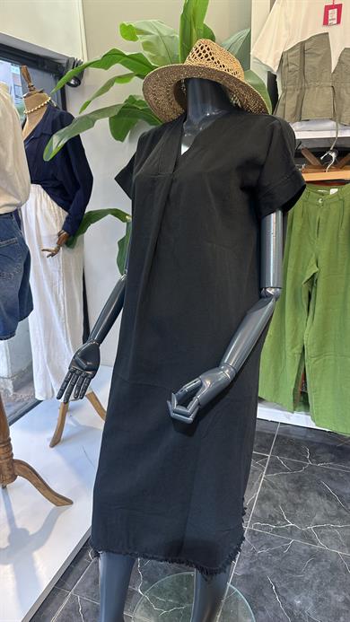 Henda Siyah Kemer Detaylı V Yaka Elbise