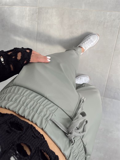 İçi Şardonlu Küf Yeşili Deri Pantolon